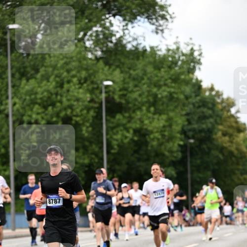 29.06.2025 - hella hamburg halbmarathon Dr. Thomas Lammeyer http://msf.ph/oto/8276128 29.06.2025 10:36:25 Kennedybrücke 1292, 1640, 1987, 2349, 2943, 3022, 3239, 3365, 3707, 3751, 3752, 3778, 4314, 4365, 4605, 4857, 4924, 5601, 5658, 5743, 5783, 5941, 6218, 6228, 6252, 6312, 6315, 7239, 7344, 7468, 7535, 7570, 7695, 8072, 8073, 8124, 8127, 8303, 8625, 9125, 9206, 9604, 10013, 10111, 10248, 10354, 10828, 10924, 11168, 11205, 11225, 11248, 11362 meine-sportfotos.de