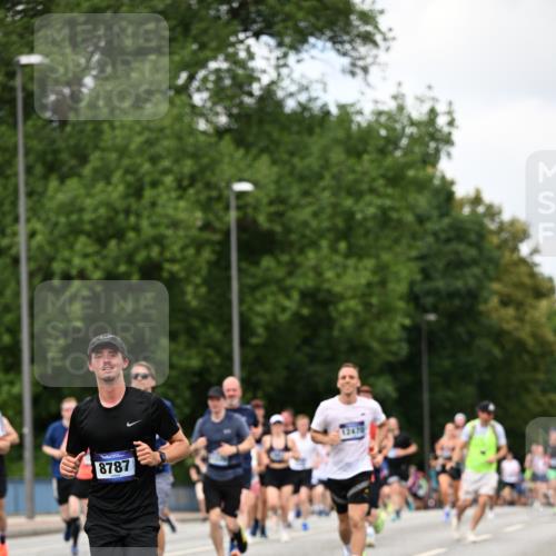29.06.2025 - hella hamburg halbmarathon Dr. Thomas Lammeyer http://msf.ph/oto/8276153 29.06.2025 10:36:25 Kennedybrücke 1292, 1640, 1987, 2349, 2943, 3022, 3239, 3365, 3707, 3751, 3752, 3778, 4314, 4365, 4605, 4857, 4924, 5601, 5658, 5743, 5783, 5941, 6218, 6228, 6252, 6312, 6315, 7239, 7344, 7468, 7535, 7570, 7695, 8072, 8073, 8124, 8127, 8303, 8625, 9125, 9206, 9604, 10013, 10111, 10248, 10354, 10828, 10924, 11168, 11205, 11225, 11248, 11362 meine-sportfotos.de