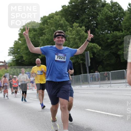 29.06.2025 - hella hamburg halbmarathon Jannik Wohlers http://msf.ph/oto/8276212 29.06.2025 10:34:25 Lombardsbrücke 1025, 2355, 3130, 3420, 4884, 5453, 6310, 6335, 6379, 6843, 7020, 7299, 7386, 8369, 8793, 9122, 9164, 9248, 9448, 9514, 10335, 10464, 10606, 11122, 11245, 11646, 12019, 12164, 12236, 12382, 12555, 12764, 13311, 13416, 13471, 13473, 14273, 14527, 15310, 15380, 15477, 15984, 16311, 16471, 17412, 18892 meine-sportfotos.de