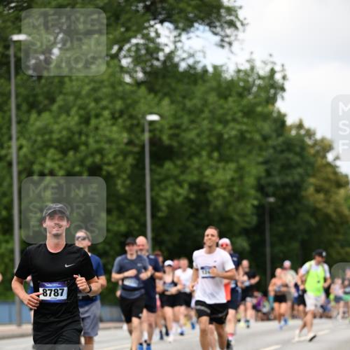 29.06.2025 - hella hamburg halbmarathon Dr. Thomas Lammeyer http://msf.ph/oto/8276219 29.06.2025 10:36:25 Kennedybrücke 1292, 1640, 1987, 2349, 2943, 3022, 3239, 3365, 3707, 3751, 3752, 3778, 4314, 4365, 4605, 4857, 4924, 5601, 5658, 5743, 5783, 5941, 6218, 6228, 6252, 6312, 6315, 7239, 7344, 7468, 7535, 7570, 7695, 8072, 8073, 8124, 8127, 8303, 8625, 9125, 9206, 9604, 10013, 10111, 10248, 10354, 10828, 10924, 11168, 11205, 11225, 11248, 11362 meine-sportfotos.de