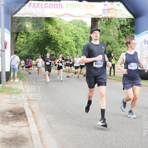 29.06.2025 - hella hamburg halbmarathon MichiJ http://msf.ph/oto/8276221 29.06.2025 10:31:41 Zwischen KM18-KM19 3928, 4425, 8664, 10669, 12554, 12623, 14226, 15383, 15851, 16697, 17251, 17391, 18650, 18689 meine-sportfotos.de