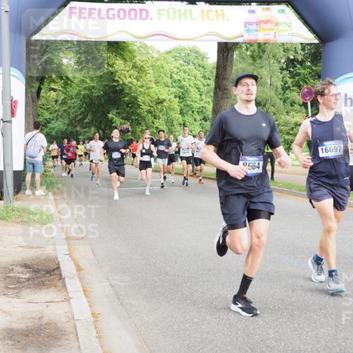 29.06.2025 - hella hamburg halbmarathon MichiJ http://msf.ph/oto/8276239 29.06.2025 10:31:42 Zwischen KM18-KM19 3928, 8664, 10669, 12554, 12623, 12723, 14226, 15383, 15851, 16697, 17251, 17391, 18650, 18689 meine-sportfotos.de