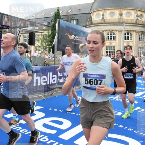 29.06.2025 - hella hamburg halbmarathon Michael Strokosch http://msf.ph/oto/8276242 29.06.2025 10:53:53 Ziel 1422, 1706, 1870, 5607, 6260, 6877, 7177, 7395, 8285, 8335, 9922, 10529, 10891, 12413, 14026, 15502, 16538, 17740, 18249, 18418, 18487, 18759, 18831, 18915, 19177 meine-sportfotos.de