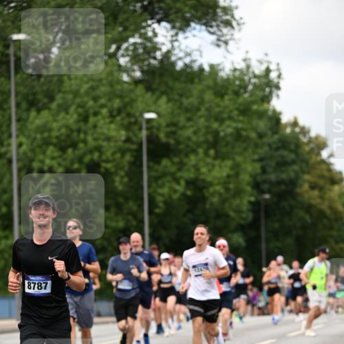 29.06.2025 - hella hamburg halbmarathon Dr. Thomas Lammeyer http://msf.ph/oto/8276246 29.06.2025 10:36:25 Kennedybrücke 1292, 1640, 1987, 2349, 2943, 3022, 3239, 3365, 3707, 3751, 3752, 3778, 4314, 4365, 4605, 4857, 4924, 5601, 5658, 5743, 5783, 5941, 6218, 6228, 6252, 6312, 6315, 7239, 7344, 7468, 7535, 7570, 7695, 8072, 8073, 8124, 8127, 8303, 8625, 9125, 9206, 9604, 10013, 10111, 10248, 10354, 10828, 10924, 11168, 11205, 11225, 11248, 11362 meine-sportfotos.de