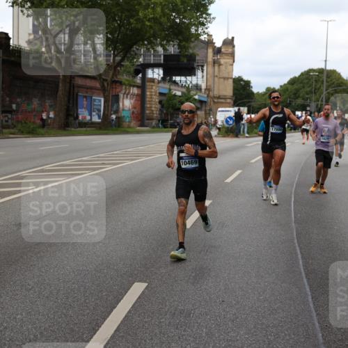 29.06.2025 - hella hamburg halbmarathon Yannick Fuchs http://msf.ph/oto/8276262 29.06.2025 10:37:16 20KM 1353, 1675, 1700, 1735, 2233, 2653, 4235, 5011, 5124, 5477, 7035, 7448, 7734, 7865, 9364, 9371, 9534, 9833, 10216, 10469, 11907, 12839, 14226, 14447, 14560, 14813, 15095, 15255, 15297, 15301, 15328, 15535, 15851, 16295, 16333, 16677, 17000, 17177, 17733, 17911, 18004, 18275, 18304, 18559, 18632, 18659, 18680, 18987 meine-sportfotos.de