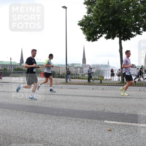 29.06.2025 - hella hamburg halbmarathon Lena Gebhardt http://msf.ph/oto/8276287 29.06.2025 10:46:26 Lombardsbrücke 1371, 1375, 1429, 1465, 1532, 1608, 1837, 1867, 1868, 2398, 2423, 2500, 2697, 2773, 2813, 2951, 3410, 3469, 3734, 4119, 4202, 4223, 4296, 4355, 4448, 4604, 5697, 5703, 5769, 5770, 5854, 5892, 6068, 6124, 6161, 6392, 7303, 7364, 7368, 7374, 7767, 7894, 7960, 7983, 8047, 8477, 8551, 8700, 9129, 9337, 9426, 9445, 9691, 10153, 10230, 11358, 11361, 11876, 11910, 12298, 12333, 12507, 12522, 13969, 14261, 15852, 16882, 16987 meine-sportfotos.de