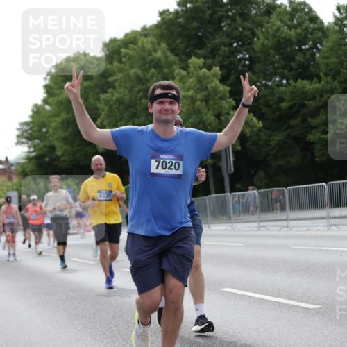 29.06.2025 - hella hamburg halbmarathon Jannik Wohlers http://msf.ph/oto/8276315 29.06.2025 10:34:25 Lombardsbrücke 1025, 2355, 3130, 3420, 4884, 5453, 6310, 6335, 6379, 6843, 7020, 7299, 7386, 8369, 8793, 9122, 9164, 9248, 9448, 9514, 10335, 10464, 10606, 11122, 11245, 11646, 12019, 12164, 12236, 12382, 12555, 12764, 13311, 13416, 13471, 13473, 14273, 14527, 15310, 15380, 15477, 15984, 16311, 16471, 17412, 18892 meine-sportfotos.de