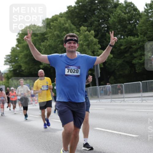 29.06.2025 - hella hamburg halbmarathon Jannik Wohlers http://msf.ph/oto/8276366 29.06.2025 10:34:26 Lombardsbrücke 2355, 3130, 3420, 4884, 5453, 6310, 6335, 6379, 6397, 6843, 7020, 7299, 8369, 8793, 9122, 9164, 9248, 9448, 9514, 10335, 10464, 10606, 11122, 11245, 11646, 12019, 12164, 12236, 12382, 12555, 12764, 13311, 13416, 13471, 13473, 14273, 14527, 15310, 15380, 15477, 15488, 15984, 16471, 17412, 18892 meine-sportfotos.de