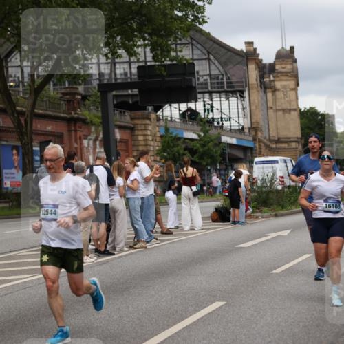29.06.2025 - hella hamburg halbmarathon Yannick Fuchs http://msf.ph/oto/8276435 29.06.2025 10:49:26 20KM 1120, 1143, 1179, 1193, 1834, 2252, 2612, 3037, 3058, 3256, 3668, 4249, 4897, 5021, 5643, 6569, 6591, 6924, 7147, 7221, 7594, 7976, 8573, 8691, 10044, 10188, 10582, 11231, 12248, 12483, 12544, 12545, 13234, 13236, 13470, 14365, 14750, 14909, 15300, 15484, 15584, 15818, 15884, 16108, 16176, 16213, 16334, 16521, 16609, 17133, 17259, 17603, 17640, 17642, 17734, 17940, 18064, 18190, 18290, 19047 meine-sportfotos.de