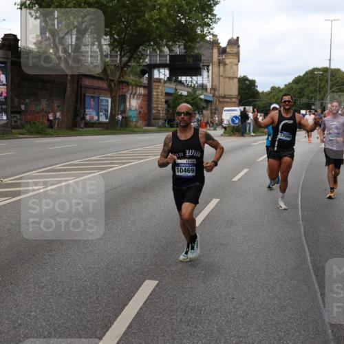 29.06.2025 - hella hamburg halbmarathon Yannick Fuchs http://msf.ph/oto/8276442 29.06.2025 10:37:16 20KM 1353, 1675, 1700, 1735, 2233, 2653, 4235, 5011, 5124, 5477, 7035, 7448, 7734, 7865, 9364, 9371, 9534, 9833, 10216, 10469, 11907, 12839, 14226, 14447, 14560, 14813, 15095, 15255, 15297, 15301, 15328, 15535, 15851, 16295, 16333, 16677, 17000, 17177, 17733, 17911, 18004, 18275, 18304, 18559, 18632, 18659, 18680, 18987 meine-sportfotos.de
