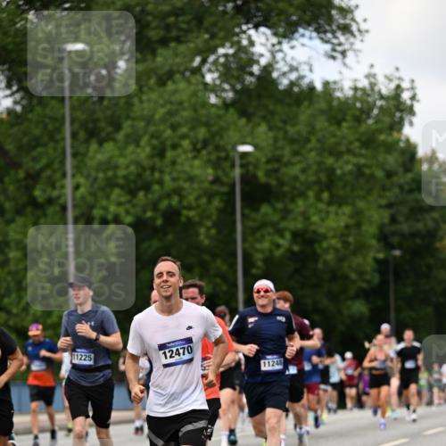 29.06.2025 - hella hamburg halbmarathon Dr. Thomas Lammeyer http://msf.ph/oto/8276448 29.06.2025 10:36:28 Kennedybrücke 1292, 1640, 1987, 2268, 2349, 2943, 3022, 3239, 3365, 3707, 3751, 3752, 3778, 4314, 4365, 4605, 4857, 5601, 5658, 5743, 5783, 5871, 5941, 6218, 6228, 6252, 6312, 6315, 6642, 7239, 7344, 7387, 7468, 7535, 7570, 7695, 8072, 8073, 8124, 8127, 8303, 8625, 9125, 9188, 9206, 10013, 10111, 10248, 10354, 10828, 10924, 11168, 11205, 11225, 11248, 11362 meine-sportfotos.de