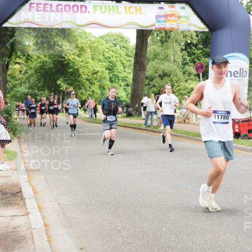 29.06.2025 - hella hamburg halbmarathon MichiJ http://msf.ph/oto/8276462 29.06.2025 10:57:02 Zwischen KM18-KM19 3844, 9338, 9663, 10700, 11780, 12521 meine-sportfotos.de
