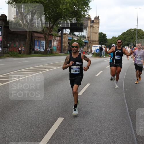 29.06.2025 - hella hamburg halbmarathon Yannick Fuchs http://msf.ph/oto/8276476 29.06.2025 10:37:16 20KM 1353, 1675, 1700, 1735, 2233, 2653, 4235, 5011, 5124, 5477, 7035, 7448, 7734, 7865, 9364, 9371, 9534, 9833, 10216, 10469, 11907, 12839, 14226, 14447, 14560, 14813, 15095, 15255, 15297, 15301, 15328, 15535, 15851, 16295, 16333, 16677, 17000, 17177, 17733, 17911, 18004, 18275, 18304, 18559, 18632, 18659, 18680, 18987 meine-sportfotos.de