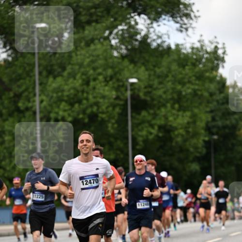 29.06.2025 - hella hamburg halbmarathon Dr. Thomas Lammeyer http://msf.ph/oto/8276478 29.06.2025 10:36:28 Kennedybrücke 1292, 1640, 1987, 2268, 2349, 2943, 3022, 3239, 3365, 3707, 3751, 3752, 3778, 4314, 4365, 4605, 4857, 5601, 5658, 5743, 5783, 5871, 5941, 6218, 6228, 6252, 6312, 6315, 6642, 7239, 7344, 7387, 7468, 7535, 7570, 7695, 8072, 8073, 8124, 8127, 8303, 8625, 9125, 9188, 9206, 10013, 10111, 10248, 10354, 10828, 10924, 11168, 11205, 11225, 11248, 11362 meine-sportfotos.de
