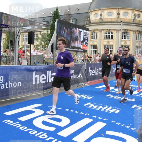 29.06.2025 - hella hamburg halbmarathon Michael Strokosch http://msf.ph/oto/8276497 29.06.2025 10:53:56 Ziel 1422, 1706, 1870, 6260, 6481, 7395, 7918, 7973, 9922, 10529, 10891, 12413, 13032, 14026, 14175, 15502, 16477, 16538, 17740, 18249, 18418, 18487, 18759, 18831, 18879, 18915, 19177 meine-sportfotos.de