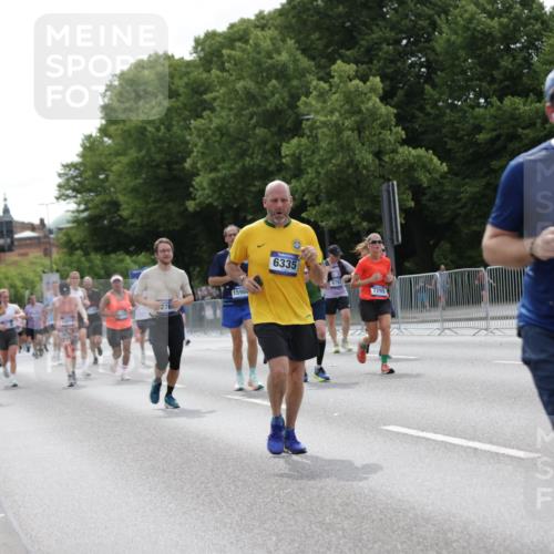 29.06.2025 - hella hamburg halbmarathon Jannik Wohlers http://msf.ph/oto/8276501 29.06.2025 10:34:27 Lombardsbrücke 2355, 3130, 4884, 5453, 6310, 6335, 6379, 6397, 6843, 7020, 7299, 8369, 8793, 9122, 9248, 9448, 9514, 10464, 10606, 11122, 11245, 11646, 12019, 12164, 12236, 12382, 12555, 12764, 13311, 13416, 13471, 13473, 14273, 14527, 15310, 15380, 15477, 15488, 15732, 15984, 16471, 17412, 18892 meine-sportfotos.de