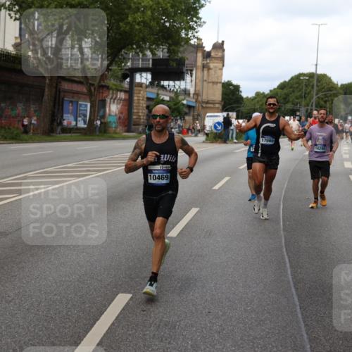 29.06.2025 - hella hamburg halbmarathon Yannick Fuchs http://msf.ph/oto/8276515 29.06.2025 10:37:16 20KM 1353, 1675, 1700, 1735, 2233, 2653, 4235, 5011, 5124, 5477, 7035, 7448, 7734, 7865, 9364, 9371, 9534, 9833, 10216, 10469, 11907, 12839, 14226, 14447, 14560, 14813, 15095, 15255, 15297, 15301, 15328, 15535, 15851, 16295, 16333, 16677, 17000, 17177, 17733, 17911, 18004, 18275, 18304, 18559, 18632, 18659, 18680, 18987 meine-sportfotos.de