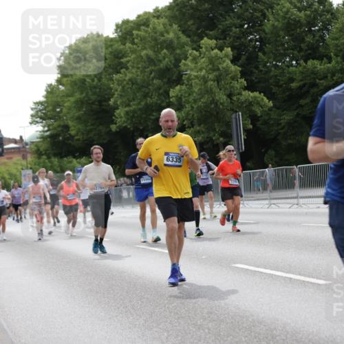 29.06.2025 - hella hamburg halbmarathon Jannik Wohlers http://msf.ph/oto/8276534 29.06.2025 10:34:27 Lombardsbrücke 2355, 3130, 4884, 5453, 6310, 6335, 6379, 6397, 6843, 7020, 7299, 8369, 8793, 9122, 9248, 9448, 9514, 10464, 10606, 11122, 11245, 11646, 12019, 12164, 12236, 12382, 12555, 12764, 13311, 13416, 13471, 13473, 14273, 14527, 15310, 15380, 15477, 15488, 15732, 15984, 16471, 17412, 18892 meine-sportfotos.de