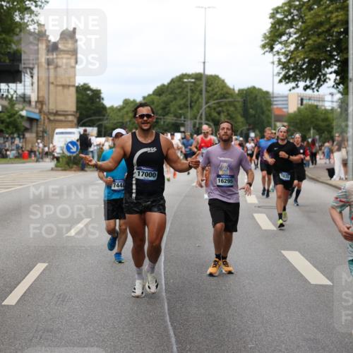 29.06.2025 - hella hamburg halbmarathon Yannick Fuchs http://msf.ph/oto/8276555 29.06.2025 10:37:17 20KM 1353, 1675, 1700, 1735, 2233, 2653, 4229, 4235, 5011, 5124, 5477, 7035, 7448, 7734, 7865, 9364, 9371, 9534, 9833, 10216, 10469, 11907, 12839, 14226, 14447, 14560, 14813, 15095, 15255, 15297, 15301, 15328, 15535, 15851, 16295, 16333, 16677, 17000, 17177, 17733, 17911, 18004, 18275, 18304, 18559, 18632, 18659, 18680, 18987 meine-sportfotos.de