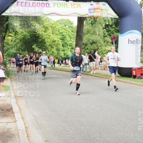 29.06.2025 - hella hamburg halbmarathon MichiJ http://msf.ph/oto/8276586 29.06.2025 10:57:03 Zwischen KM18-KM19 3844, 9663, 10700, 11780, 12521 meine-sportfotos.de