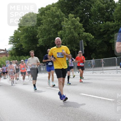 29.06.2025 - hella hamburg halbmarathon Jannik Wohlers http://msf.ph/oto/8276587 29.06.2025 10:34:27 Lombardsbrücke 2355, 3130, 4884, 5453, 6310, 6335, 6379, 6397, 6843, 7020, 7299, 8369, 8793, 9122, 9248, 9448, 9514, 10464, 10606, 11122, 11245, 11646, 12019, 12164, 12236, 12382, 12555, 12764, 13311, 13416, 13471, 13473, 14273, 14527, 15310, 15380, 15477, 15488, 15732, 15984, 16471, 17412, 18892 meine-sportfotos.de
