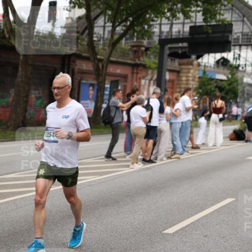 29.06.2025 - hella hamburg halbmarathon Yannick Fuchs http://msf.ph/oto/8276605 29.06.2025 10:49:27 20KM 1120, 1143, 1179, 1193, 1834, 2612, 3037, 3058, 3256, 3668, 4249, 4897, 5021, 5643, 5672, 6569, 6591, 6924, 7147, 7221, 7594, 7976, 8573, 8691, 10188, 10582, 11231, 12248, 12544, 12545, 13234, 13236, 13470, 14365, 14750, 14909, 15184, 15300, 15484, 15584, 15818, 15884, 16108, 16176, 16213, 16334, 16521, 16609, 17133, 17259, 17603, 17640, 17642, 17734, 17940, 18064, 18190, 18290, 19047 meine-sportfotos.de