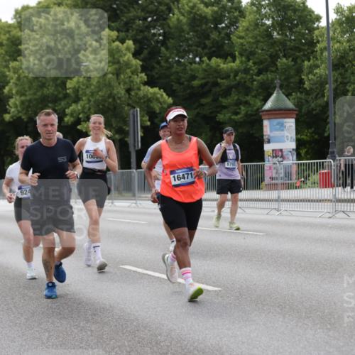 29.06.2025 - hella hamburg halbmarathon Jannik Wohlers http://msf.ph/oto/8276636 29.06.2025 10:34:32 Lombardsbrücke 1284, 1849, 2355, 3130, 3409, 4884, 6310, 6335, 6379, 6397, 7020, 7299, 8369, 8793, 9122, 9248, 10358, 10464, 10606, 11122, 11646, 12019, 12236, 12382, 12555, 12764, 13416, 13471, 13473, 13623, 13829, 14273, 14527, 15226, 15380, 15488, 15732, 15984, 16471, 16778, 17344 meine-sportfotos.de