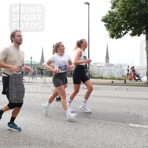 29.06.2025 - hella hamburg halbmarathon Lena Gebhardt http://msf.ph/oto/8276663 29.06.2025 10:35:04 Lombardsbrücke 9248, 1025, 1284, 1497, 1717, 1849, 2198, 2355, 2376, 2751, 3130, 3409, 3420, 3828, 3958, 4564, 4884, 5027, 5453, 5531, 6029, 6189, 6310, 6335, 6379, 6397, 6471, 6803, 6843, 6859, 7020, 7267, 7299, 7386, 7733, 7927, 8296, 8369, 8793, 9122, 9164, 9248, 9448, 9514, 10335, 10358, 10464, 10531, 10606, 10674, 11122, 11233, 11245, 11320, 11359, 11565, 11646, 11886, 12019, 12062, 12164, 12236, 12326, 12382, 12764, 15477, 16311 meine-sportfotos.de
