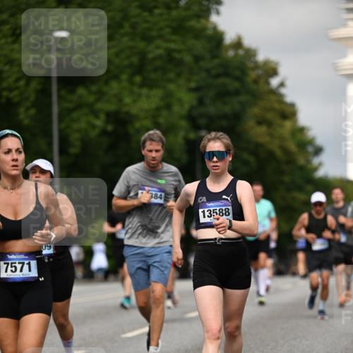 29.06.2025 - hella hamburg halbmarathon Dr. Thomas Lammeyer http://msf.ph/oto/8276713 29.06.2025 10:15:39 Kennedybrücke 1062, 1166, 1992, 2661, 4227, 5254, 5990, 5991, 7474, 7571, 8368, 9169, 9191, 10042, 10428 meine-sportfotos.de
