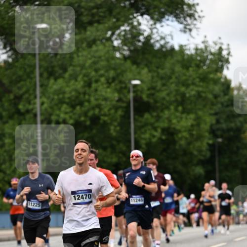 29.06.2025 - hella hamburg halbmarathon Dr. Thomas Lammeyer http://msf.ph/oto/8276720 29.06.2025 10:36:28 Kennedybrücke 1292, 1640, 1987, 2268, 2349, 2943, 3022, 3239, 3365, 3707, 3751, 3752, 3778, 4314, 4365, 4605, 4857, 5601, 5658, 5743, 5783, 5871, 5941, 6218, 6228, 6252, 6312, 6315, 6642, 7239, 7344, 7387, 7468, 7535, 7570, 7695, 8072, 8073, 8124, 8127, 8303, 8625, 9125, 9188, 9206, 10013, 10111, 10248, 10354, 10828, 10924, 11168, 11205, 11225, 11248, 11362 meine-sportfotos.de