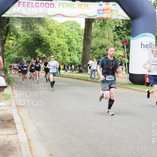 29.06.2025 - hella hamburg halbmarathon MichiJ http://msf.ph/oto/8276726 29.06.2025 10:57:04 Zwischen KM18-KM19 2055, 3844, 9663, 10700, 11780, 12521 meine-sportfotos.de
