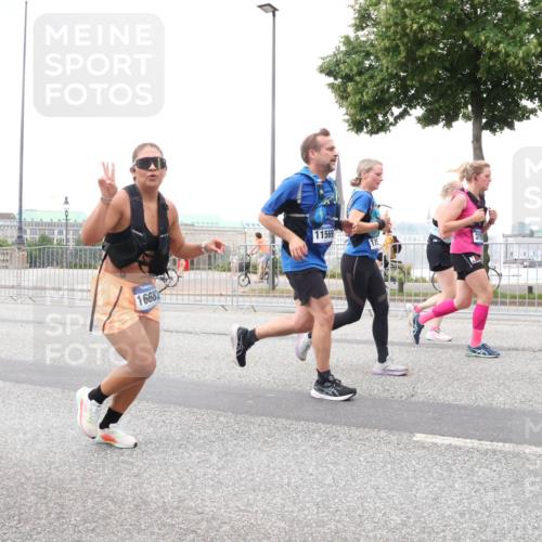 29.06.2025 - hella hamburg halbmarathon Lena Gebhardt http://msf.ph/oto/8276727 29.06.2025 10:54:43 Lombardsbrücke 6683, 11569, 11, 379, 1198, 1762, 1822, 1949, 2084, 2244, 2532, 2566, 2586, 2632, 3002, 3364, 3761, 3795, 3857, 4191, 4192, 4720, 4971, 5157, 5185, 5216, 5309, 5392, 5500, 5727, 5882, 5933, 5993, 6023, 6279, 6839, 6982, 7498, 7670, 7874, 7946, 7986, 8012, 8186, 8801, 8803, 9130, 9521, 9596, 10109, 10331, 10471, 10686, 11033, 11226, 11287, 11354, 11567, 11569, 12240, 12268, 12270, 12930, 13272, 13283, 13944, 13945, 13979, 13980 meine-sportfotos.de