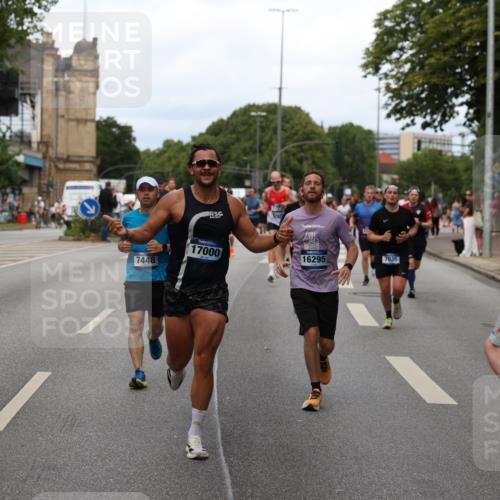 29.06.2025 - hella hamburg halbmarathon Yannick Fuchs http://msf.ph/oto/8276758 29.06.2025 10:37:17 20KM 1353, 1675, 1700, 1735, 2233, 2653, 4229, 4235, 5011, 5124, 5477, 7035, 7448, 7734, 7865, 9364, 9371, 9534, 9833, 10216, 10469, 11907, 12839, 14226, 14447, 14560, 14813, 15095, 15255, 15297, 15301, 15328, 15535, 15851, 16295, 16333, 16677, 17000, 17177, 17733, 17911, 18004, 18275, 18304, 18559, 18632, 18659, 18680, 18987 meine-sportfotos.de