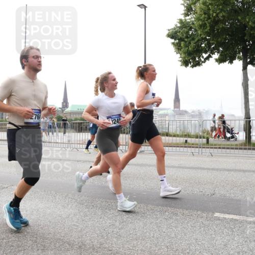 29.06.2025 - hella hamburg halbmarathon Lena Gebhardt http://msf.ph/oto/8276762 29.06.2025 10:35:04 Lombardsbrücke 2764, 242, 1025, 1284, 1497, 1717, 1849, 2198, 2355, 2376, 2751, 3130, 3409, 3420, 3828, 3958, 4564, 4884, 5027, 5453, 5531, 6029, 6189, 6310, 6335, 6379, 6397, 6471, 6803, 6843, 6859, 7020, 7267, 7299, 7386, 7733, 7927, 8296, 8369, 8793, 9122, 9164, 9248, 9448, 9514, 10335, 10358, 10464, 10531, 10606, 10674, 11122, 11233, 11245, 11320, 11359, 11565, 11646, 11886, 12019, 12062, 12164, 12236, 12326, 12382, 12764, 15477, 16311 meine-sportfotos.de