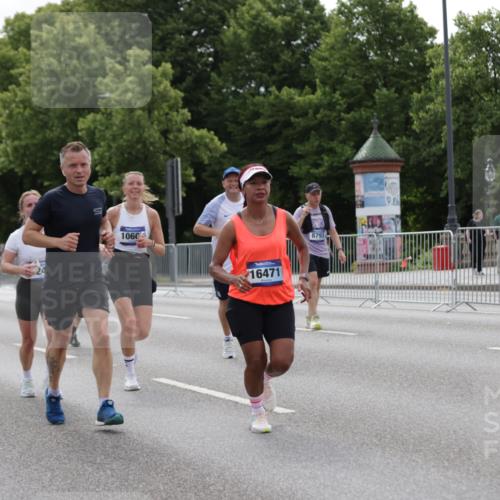 29.06.2025 - hella hamburg halbmarathon Jannik Wohlers http://msf.ph/oto/8276800 29.06.2025 10:34:32 Lombardsbrücke 1284, 1849, 2355, 3130, 3409, 4884, 6310, 6335, 6379, 6397, 7020, 7299, 8369, 8793, 9122, 9248, 10358, 10464, 10606, 11122, 11646, 12019, 12236, 12382, 12555, 12764, 13416, 13471, 13473, 13623, 13829, 14273, 14527, 15226, 15380, 15488, 15732, 15984, 16471, 16778, 17344 meine-sportfotos.de
