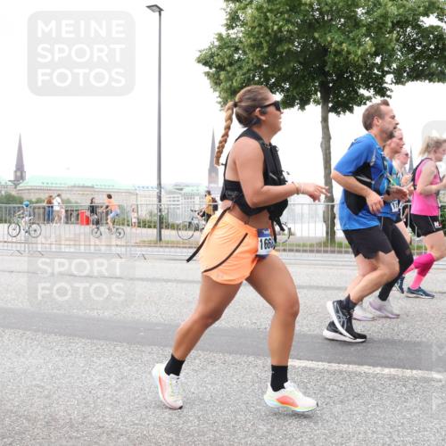 29.06.2025 - hella hamburg halbmarathon Lena Gebhardt http://msf.ph/oto/8276843 29.06.2025 10:54:43 Lombardsbrücke 166, 1198, 1762, 1822, 1949, 2084, 2244, 2532, 2566, 2586, 2632, 3002, 3364, 3761, 3795, 3857, 4191, 4192, 4720, 4971, 5157, 5185, 5216, 5309, 5392, 5500, 5727, 5882, 5933, 5993, 6023, 6279, 6839, 6982, 7498, 7670, 7874, 7946, 7986, 8012, 8186, 8801, 8803, 9130, 9521, 9596, 10109, 10331, 10471, 10686, 11033, 11226, 11287, 11354, 11567, 11569, 12240, 12268, 12270, 12930, 13272, 13283, 13944, 13945, 13979, 13980 meine-sportfotos.de