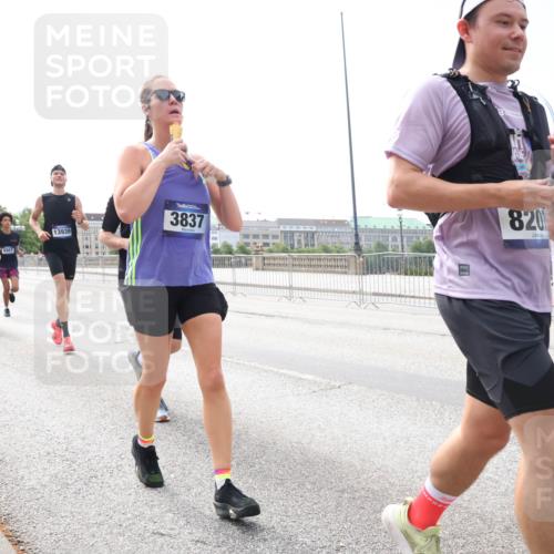 29.06.2025 - hella hamburg halbmarathon Lena Gebhardt http://msf.ph/oto/8276876 29.06.2025 10:11:31 Lombardsbrücke 1328, 1531, 1723, 1866, 1992, 2868, 3363, 3837, 4227, 5254, 5605, 5653, 7271, 7571, 8115, 8171, 8206, 8207, 8368, 8561, 8807, 8810, 9119, 9428, 10196, 10372, 10428, 11149, 11321, 11507, 11755, 12286, 12473, 12571, 12836, 13177, 13203, 13603, 13939, 14008, 14022, 14149, 14384, 15009, 15252, 15797, 15908, 15945, 16383, 17080, 17142, 17500, 17638, 17787, 17866, 18278, 18382, 19172, 19241 meine-sportfotos.de