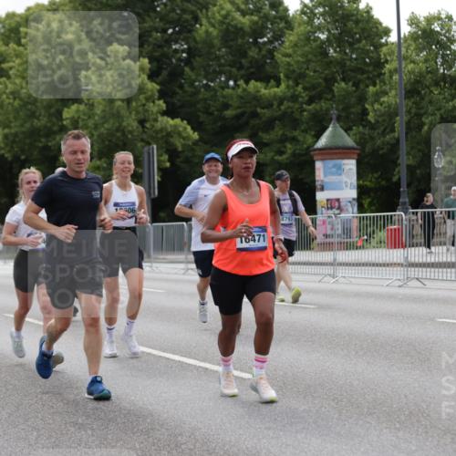 29.06.2025 - hella hamburg halbmarathon Jannik Wohlers http://msf.ph/oto/8276887 29.06.2025 10:34:32 Lombardsbrücke 1284, 1849, 2355, 3130, 3409, 4884, 6310, 6335, 6379, 6397, 7020, 7299, 8369, 8793, 9122, 9248, 10358, 10464, 10606, 11122, 11646, 12019, 12236, 12382, 12555, 12764, 13416, 13471, 13473, 13623, 13829, 14273, 14527, 15226, 15380, 15488, 15732, 15984, 16471, 16778, 17344 meine-sportfotos.de