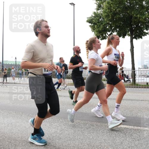 29.06.2025 - hella hamburg halbmarathon Lena Gebhardt http://msf.ph/oto/8276924 29.06.2025 10:35:04 Lombardsbrücke 1548, 10606, 1025, 1284, 1497, 1717, 1849, 2198, 2355, 2376, 2751, 3130, 3409, 3420, 3828, 3958, 4564, 4884, 5027, 5453, 5531, 6029, 6189, 6310, 6335, 6379, 6397, 6471, 6803, 6843, 6859, 7020, 7267, 7299, 7386, 7733, 7927, 8296, 8369, 8793, 9122, 9164, 9248, 9448, 9514, 10335, 10358, 10464, 10531, 10606, 10674, 11122, 11233, 11245, 11320, 11359, 11565, 11646, 11886, 12019, 12062, 12164, 12236, 12326, 12382, 12764, 15477, 16311 meine-sportfotos.de