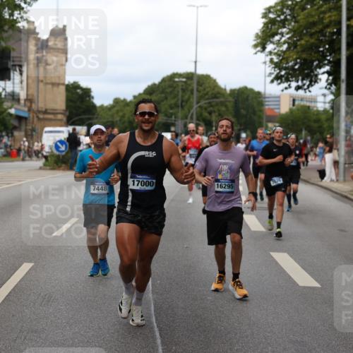29.06.2025 - hella hamburg halbmarathon Yannick Fuchs http://msf.ph/oto/8276925 29.06.2025 10:37:17 20KM 1353, 1675, 1700, 1735, 2233, 2653, 4229, 4235, 5011, 5124, 5477, 7035, 7448, 7734, 7865, 9364, 9371, 9534, 9833, 10216, 10469, 11907, 12839, 14226, 14447, 14560, 14813, 15095, 15255, 15297, 15301, 15328, 15535, 15851, 16295, 16333, 16677, 17000, 17177, 17733, 17911, 18004, 18275, 18304, 18559, 18632, 18659, 18680, 18987 meine-sportfotos.de