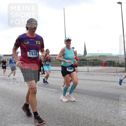 29.06.2025 - hella hamburg halbmarathon Lena Gebhardt http://msf.ph/oto/8276929 29.06.2025 10:46:26 Lombardsbrücke 1371, 1375, 1429, 1465, 1532, 1608, 1837, 1867, 1868, 2398, 2423, 2500, 2697, 2773, 2813, 2951, 3410, 3469, 3734, 4119, 4202, 4223, 4296, 4355, 4448, 4604, 5697, 5703, 5769, 5770, 5854, 5892, 6068, 6124, 6161, 6392, 7303, 7364, 7368, 7374, 7767, 7894, 7960, 7983, 8047, 8477, 8551, 8700, 9129, 9337, 9426, 9445, 9691, 10153, 10230, 11358, 11361, 11876, 11910, 12298, 12333, 12507, 12522, 13969, 14261, 15852, 16882, 16987 meine-sportfotos.de