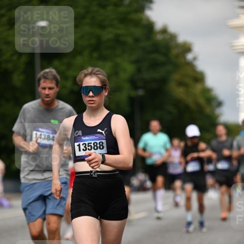 29.06.2025 - hella hamburg halbmarathon Dr. Thomas Lammeyer http://msf.ph/oto/8276950 29.06.2025 10:15:40 Kennedybrücke 1062, 1166, 1992, 2661, 4227, 5254, 5990, 5991, 7474, 7571, 8368, 9191, 9254, 10042, 10428 meine-sportfotos.de
