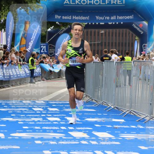 29.06.2025 - hella hamburg halbmarathon Strokosch-Dieckow http://msf.ph/oto/8277041 29.06.2025 10:23:07 Ziel 4128, 7862, 18930 meine-sportfotos.de