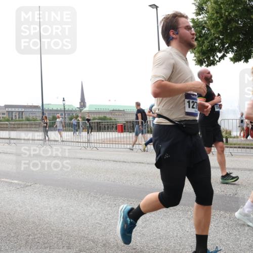 29.06.2025 - hella hamburg halbmarathon Lena Gebhardt http://msf.ph/oto/8277046 29.06.2025 10:35:04 Lombardsbrücke 127, 154, 106, 1025, 1284, 1497, 1717, 1849, 2198, 2355, 2376, 2751, 3130, 3409, 3420, 3828, 3958, 4564, 4884, 5027, 5453, 5531, 6029, 6189, 6310, 6335, 6379, 6397, 6471, 6803, 6843, 6859, 7020, 7267, 7299, 7386, 7733, 7927, 8296, 8369, 8793, 9122, 9164, 9248, 9448, 9514, 10335, 10358, 10464, 10531, 10606, 10674, 11122, 11233, 11245, 11320, 11359, 11565, 11646, 11886, 12019, 12062, 12164, 12236, 12326, 12382, 12764, 15477, 16311 meine-sportfotos.de