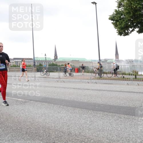 29.06.2025 - hella hamburg halbmarathon Lena Gebhardt http://msf.ph/oto/8277067 29.06.2025 10:54:44 Lombardsbrücke 4971, 1198, 1762, 1822, 1949, 2084, 2244, 2532, 2566, 2586, 2632, 3002, 3364, 3761, 3795, 3857, 4191, 4192, 4720, 4971, 5157, 5185, 5216, 5309, 5392, 5500, 5727, 5882, 5933, 5993, 6023, 6279, 6839, 6982, 7498, 7670, 7946, 7986, 8012, 8186, 8801, 8803, 9130, 9521, 9596, 10109, 10331, 10471, 10686, 11033, 11226, 11287, 11354, 11567, 11569, 12240, 12268, 12270, 12930, 13272, 13283, 13944, 13945, 13979, 13980 meine-sportfotos.de
