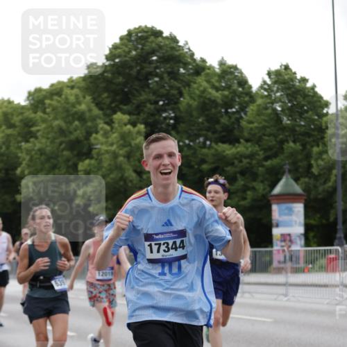 29.06.2025 - hella hamburg halbmarathon Jannik Wohlers http://msf.ph/oto/8277102 29.06.2025 10:34:36 Lombardsbrücke 1284, 1497, 1849, 2355, 3409, 4564, 4884, 6310, 6335, 6379, 6397, 6803, 7299, 8369, 8793, 9248, 10358, 10464, 10606, 11646, 12019, 12236, 12555, 12764, 13471, 13473, 13537, 13623, 13829, 14527, 15226, 15405, 15488, 15732, 15984, 16471, 16778, 17344 meine-sportfotos.de