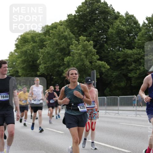 29.06.2025 - hella hamburg halbmarathon Jannik Wohlers http://msf.ph/oto/8277108 29.06.2025 10:34:36 Lombardsbrücke 1284, 1497, 1849, 2355, 3409, 4564, 4884, 6310, 6335, 6379, 6397, 6803, 7299, 8369, 8793, 9248, 10358, 10464, 10606, 11646, 12019, 12236, 12555, 12764, 13471, 13473, 13537, 13623, 13829, 14527, 15226, 15405, 15488, 15732, 15984, 16471, 16778, 17344 meine-sportfotos.de