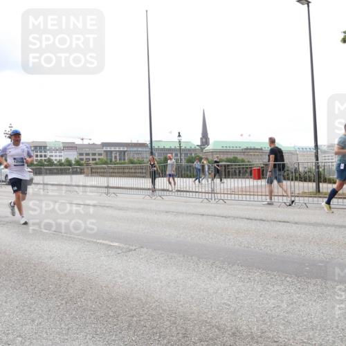 29.06.2025 - hella hamburg halbmarathon Lena Gebhardt http://msf.ph/oto/8277160 29.06.2025 10:35:04 Lombardsbrücke 12555, 1025, 1284, 1497, 1717, 1849, 2198, 2355, 2376, 2751, 3130, 3409, 3420, 3828, 3958, 4564, 4884, 5027, 5453, 5531, 6029, 6189, 6310, 6335, 6379, 6397, 6471, 6803, 6843, 6859, 7020, 7267, 7299, 7386, 7733, 7927, 8296, 8369, 8793, 9122, 9164, 9248, 9448, 9514, 10335, 10358, 10464, 10531, 10606, 10674, 11122, 11233, 11245, 11320, 11359, 11565, 11646, 11886, 12019, 12062, 12164, 12236, 12326, 12382, 12764, 15477, 16311 meine-sportfotos.de