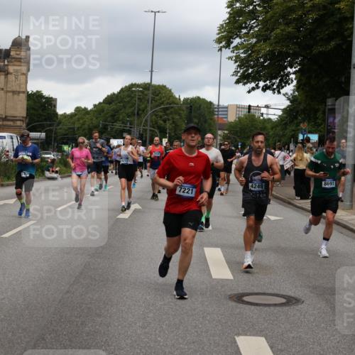 29.06.2025 - hella hamburg halbmarathon Yannick Fuchs http://msf.ph/oto/8277196 29.06.2025 10:49:30 20KM 1120, 1143, 1179, 1193, 1834, 2612, 3037, 3058, 3668, 4249, 4897, 5021, 5643, 5672, 6569, 6591, 6924, 7147, 7221, 7594, 7976, 8573, 8691, 10188, 10582, 11039, 11231, 12248, 12544, 12545, 13234, 13236, 13470, 14365, 14750, 15184, 15300, 15484, 15584, 15818, 15884, 16108, 16176, 16213, 16334, 16401, 16521, 16609, 16786, 17133, 17259, 17603, 17640, 17642, 17734, 17940, 18064, 18290, 18741, 18746, 18835, 19047, 19120 meine-sportfotos.de