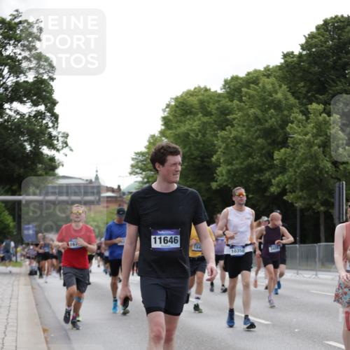 29.06.2025 - hella hamburg halbmarathon Jannik Wohlers http://msf.ph/oto/8277226 29.06.2025 10:34:37 Lombardsbrücke 1284, 1497, 1849, 2355, 3409, 4564, 4884, 5027, 6310, 6335, 6379, 6397, 6803, 7267, 7299, 8369, 8793, 9248, 10358, 10464, 10606, 11646, 12019, 12236, 12555, 12764, 13537, 13623, 13829, 14527, 15226, 15405, 15488, 15732, 15984, 16471, 16778, 16860, 17344 meine-sportfotos.de